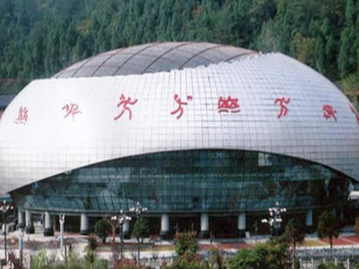 巴南体育中心球形网架加工安装